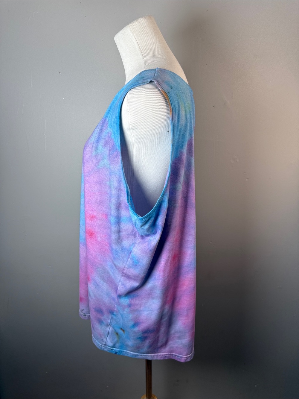 Tie-Dye Sleeveless V-Neck Tank Top - Blue & Pink - Picture 3 of 7